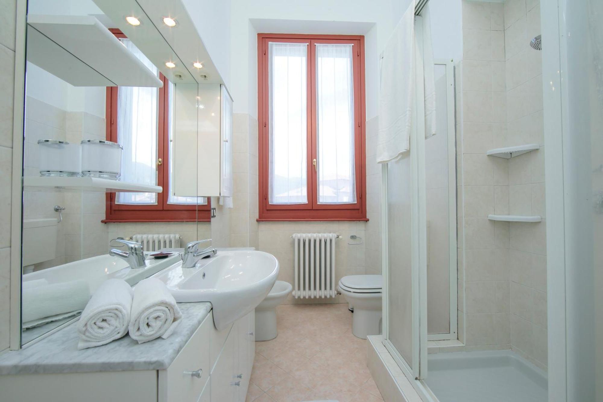 Residenza Oleandro Lake View Luino Center - Happy Rentals Экстерьер фото